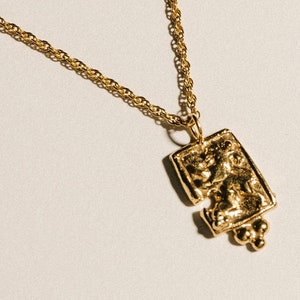Royal Prowess-ketting, 24 kt verguld, muntketting, Romeinse ketting, medaillon, amulet, Pamela Card, Griekse sieraden, gelaagdheid sieraden