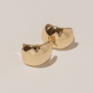 Koepeloorbellen, 10 kt goud, idyllische baai, koepeloorbellen, minimale hoepels, alledaagse oorbellen, Huggies, cadeaus voor haar, modern, kerstcadeaus
