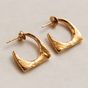 Tempel der Ceres Ohrringe, 24K Vergoldet, Hoop Ohrringe, Minimalist Huggies, Zierlicher Schmuck, Pamela Karte, Geschenke für Sie, Alter Schmuck
