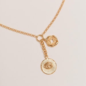 Les talismans que nous gardons, plaqué or 24 carats, collier Lariat, carte Pamela, bijoux grecs, pièce du mauvais œil, bijoux grecs, cadeau d'anniversaire, chance