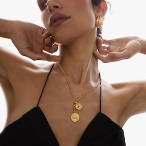 Lariat mauvais œil, plaqué or 24 carats, collier lariat, carte Pamela, bijoux grecs, les talismans que nous gardons, pièce de monnaie mauvais œil, cadeaux pour elle