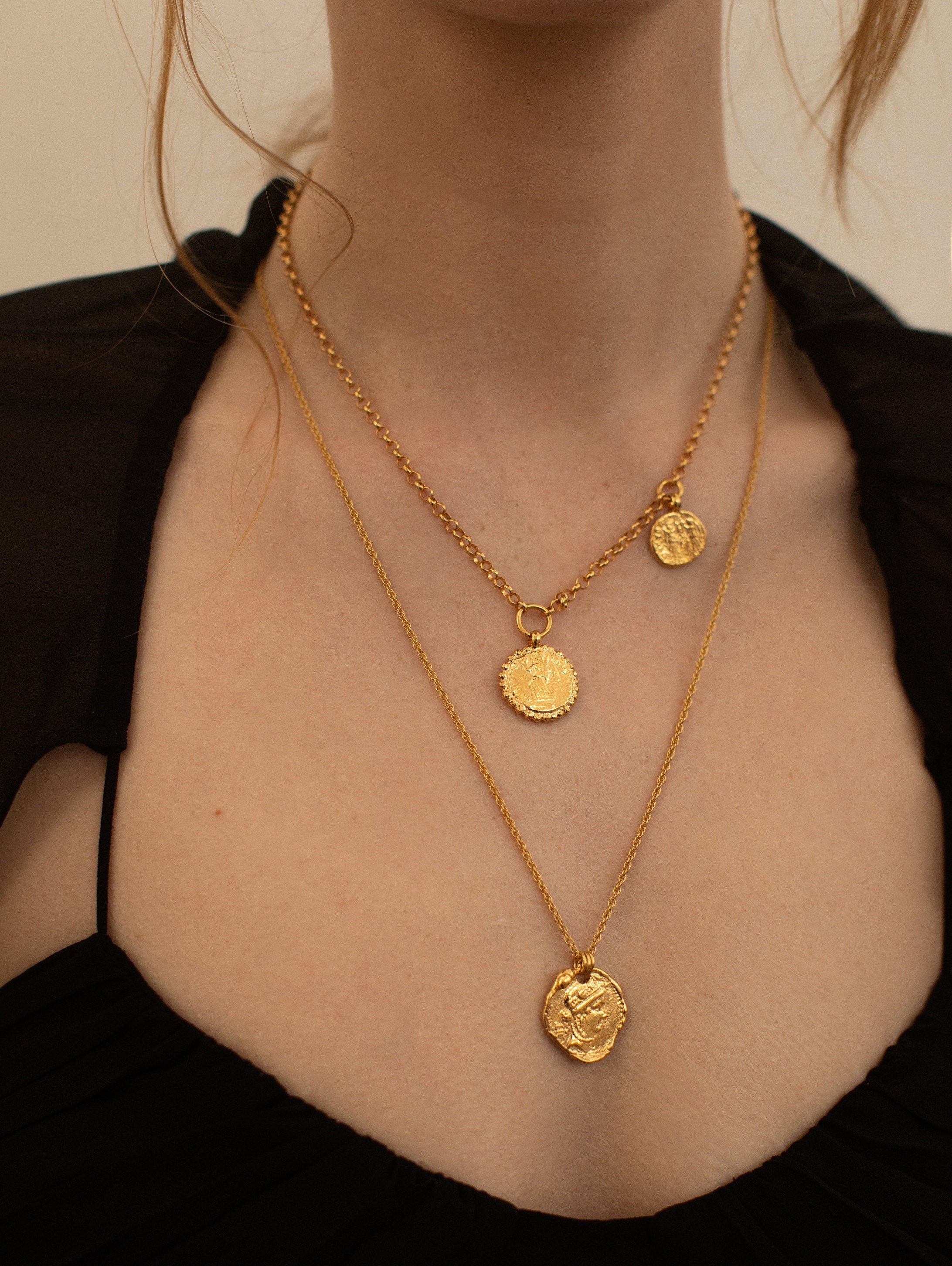 Gold coin necklace trend discount