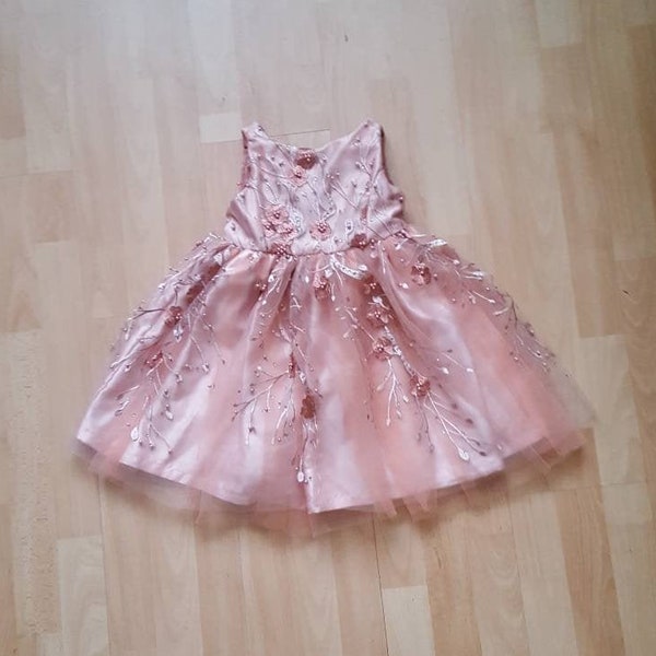 Belle robe de cérémonie pour petites filles