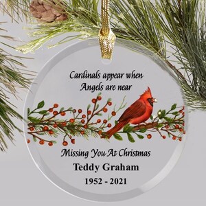 Ornement commémoratif en verre personnalisé aux cardinaux, Les cardinaux apparaissent lorsque les anges sont proches, Ornement de Noël Perte d'un être cher, Cadeau de sympathie