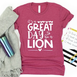 Team Spirit Shirt It&#39;s A Great Day to Be a Lion Mom Teacher School Gift Short-Sleeve Unisex Tee Football Baseball Soccer Basketball
