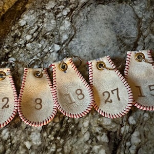 Porte-clés de baseball personnalisé fait main - Fabriqué à partir de balles de baseball professionnelles image 6