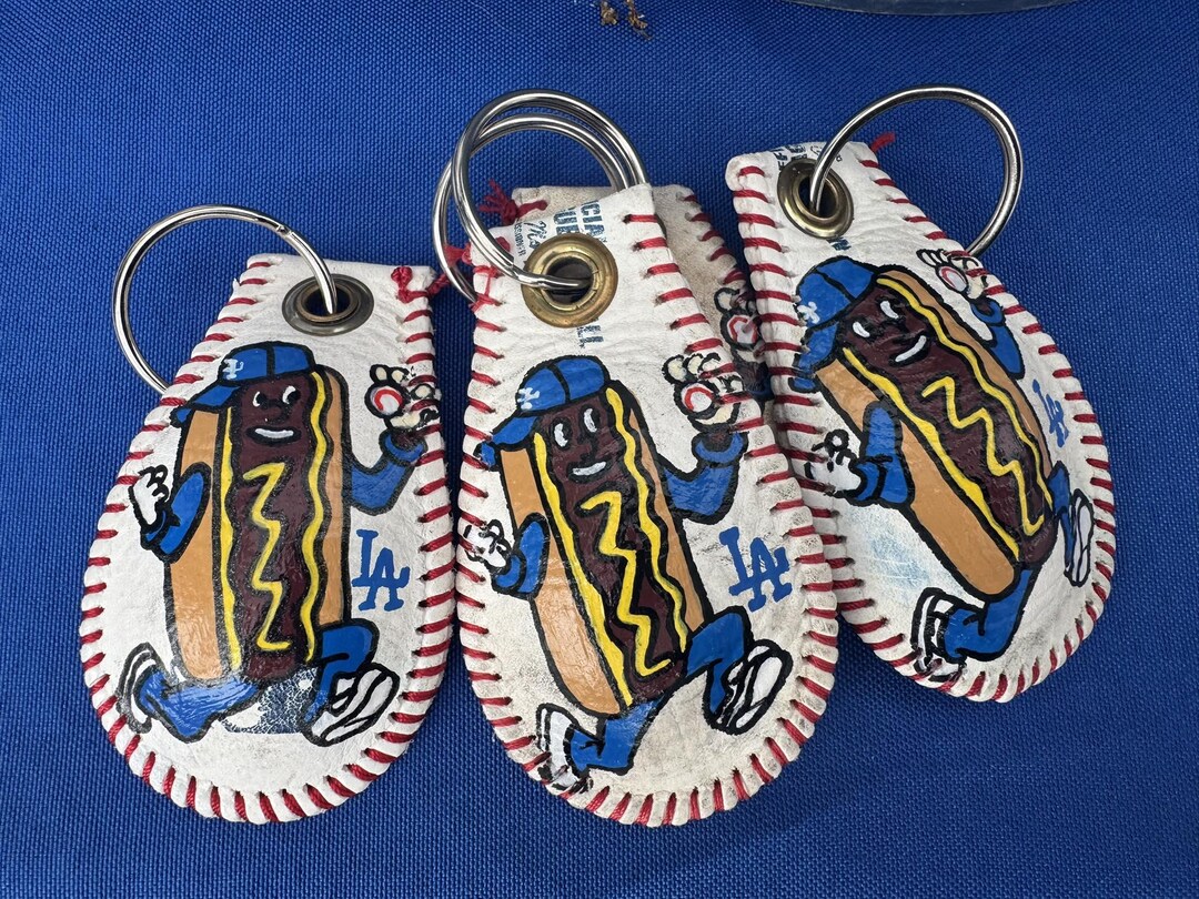 ぼ*読様 GBB DOG TAG CARABINEER KEYCHAIN Dodger Dog - Hand Painted Key Chain Made From Professional