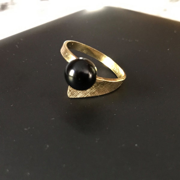 Black onyx 10K gold filled vintage ring with round stone