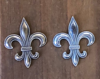 Fleur De Lis Stamping, Finding. Solid Brass with an Antique Brass or Antique Silver Plate.