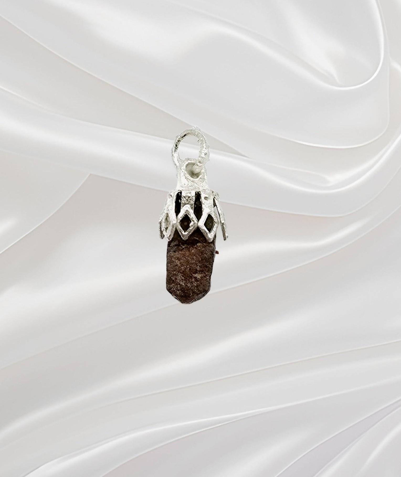 Pendentif Argent Avec Alexandrite Brute Naturelle – Pièce Unique De 0,80g – Vert Changeant