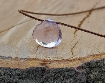Halsketting met lila amethist, hartvormige briolette, delicate halsketting, minimalistische halsketting, edelsteenhalsketting, zwevende zijde, minimalistische halsketting, boho