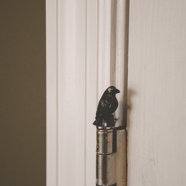 Miniature Spooky Raven Crow Magnetic Hinge Topper