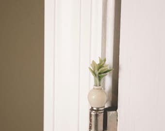 Miniature Foliage Leaves in Yellow Ceramic Vase Magnetic Hinge Topper