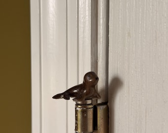 VINTAGE miniature ceramic Seal Hinge Topper
