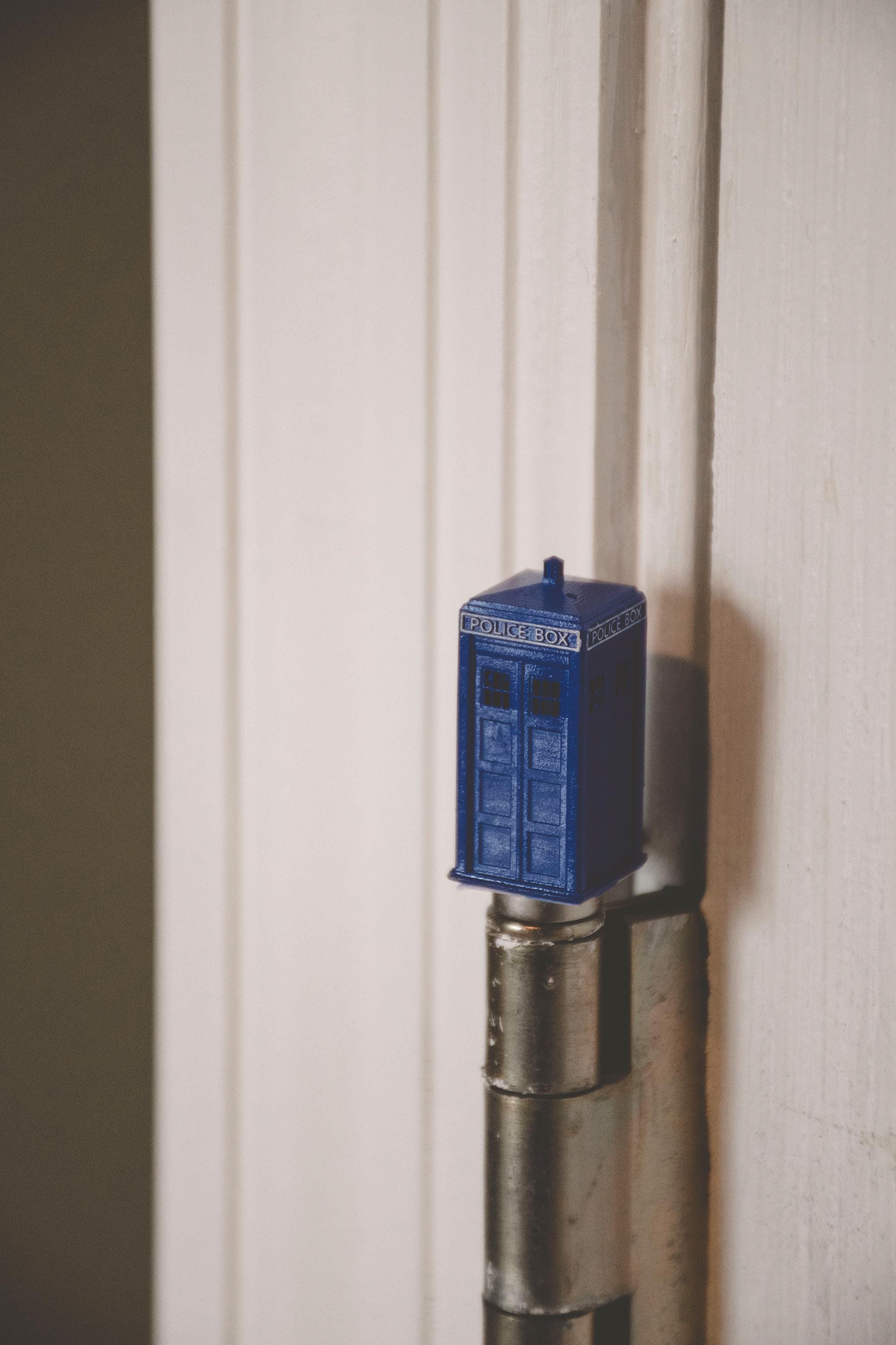 Miniature 3D Printed Police Box Tardis Doctor Who Magnetic Hinge Topper ...
