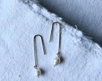SUMMER DUSK gold wire and pearl modern earrings
