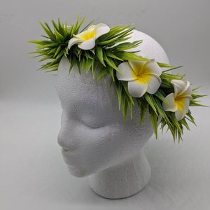 Weißer Plumeria Hawaii-Blumenkranz / Haku Lei