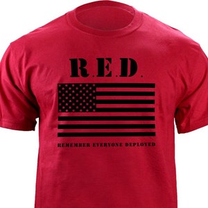 Camiseta original con la bandera roja del viernes "Remember Everyone Deployed" imagen 1
