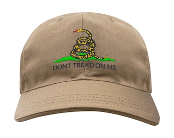 Gorra bordada con la bandera de Gadsden