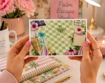 Puede incluir: Una tarjeta rectangular con un fondo de cuadros verde claro decorada con elementos tropicales que incluyen flores de hibisco rosas, palmeras, una tabla de surf, un vaso de café con el texto "coffee is my love language" y un cartel "ONE DAY".