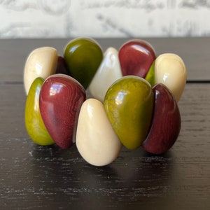 Statement bracelet.
Tagua bracelet.
Christmas gifts.
Sustainable fashion.
Chunky bracelet