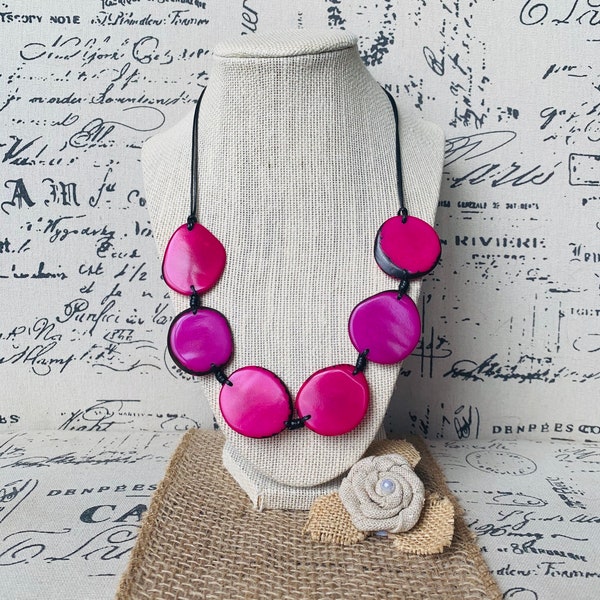 Pink single strand beaded necklace Tagua necklace Mother’s Day gifts Simple unusual collar lightweight and adjustable Beach presents