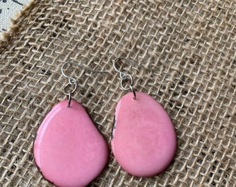 Pendientes de Tagua Pendientes grandes de color rosa Hechos a mano en Ecuador Gotas de declaración para la primavera Pendientes colgantes grandes Aniversario para esposa Regalos del día de las madres