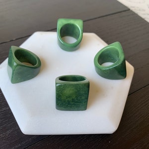 Dunkelgrün Statement Ring Tagua Schmuck Ungewöhnlicher Cocktailring Großer mutiger Ring Trachtenschmuck Große Ringe für Männer Frauen Weitbandring Unisex