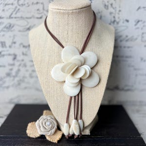 Collar con colgante de flor blanca marfil, cordón ajustable, regalo de aniversario de bodas de 14 años para esposa, joyería de tagua con arte para vestir
