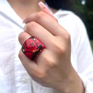 Röd Tagua Nut Statement Ring - Handgjord bredbandsring