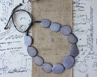 Collar de nuez de tagua gris, joyería llamativa hecha a mano