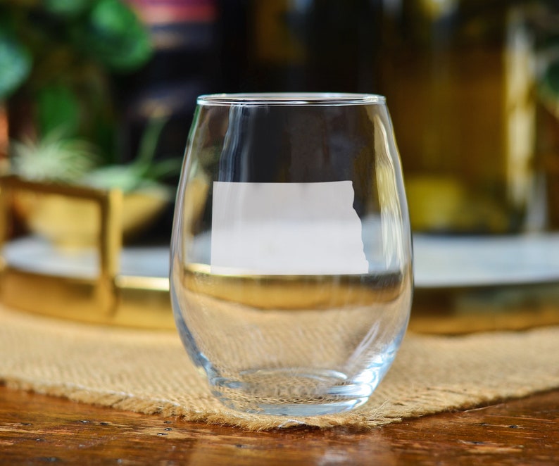 State of North Dakota Glasses Bismark Hand Etched Glasses Fargo Whiskey Decanter: North Dakota Barware Stemless Wine Glass