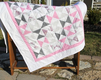 Amish Inspired Quilt ~*~ Handmade Hour Glass Pattern