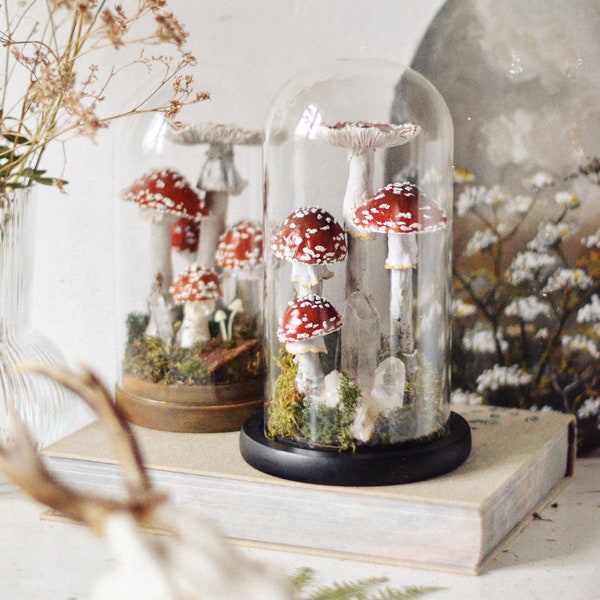 OOAK Terrarium met paddenstoelen - decoratiebos onder een glazen koepel met bergkristal, gloeiende paddenstoelen