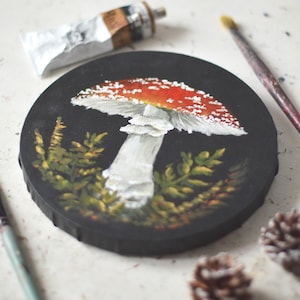 Donker Cottagecore-paddenstoelenschilderij – rond acryldoek met paddenstoelen – Witchy Wall Art