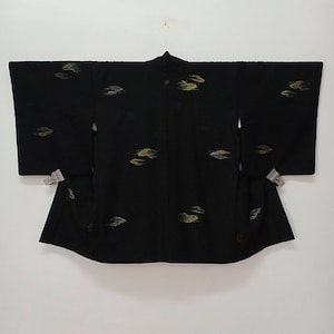 Vintage Kimono Haori Embroidery Art Design/ Crepe Fabric/ Short Kimono/ Fits M