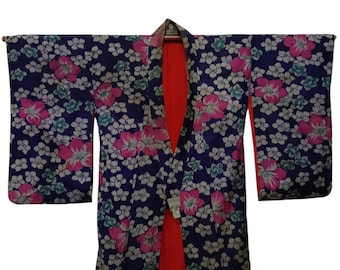 Vintage japanischer Kimono Traditionelle Blumenkleider Design