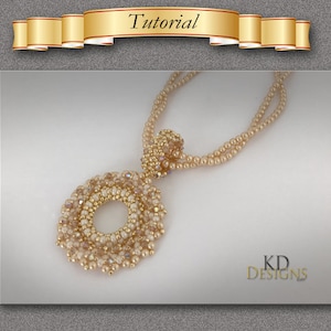 Puede incluir: Un collar de oro con un colgante de cuentas en forma de círculo. El colgante está hecho de pequeñas cuentas iridiscentes y tiene un diseño delicado e intrincado. El collar está hecho de pequeñas cuentas redondas y tiene un diseño simple y elegante.