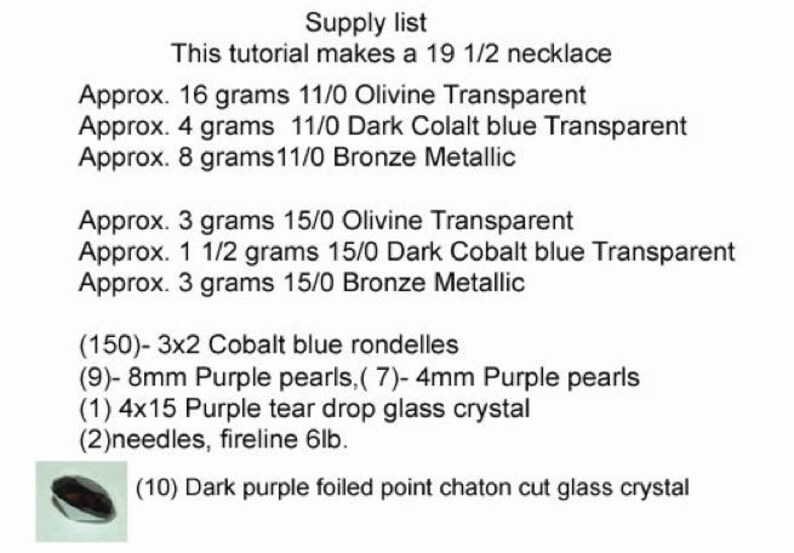 Puede incluir: Lista de suministros para un collar de 49,5 cm, incluyendo 16 gramos de cuentas transparentes de olivina 11/0, 4 gramos de cuentas transparentes de azul cobalto oscuro 11/0, 8 gramos de cuentas met&aacute;licas de bronce 11/0, 3 gramos de cuentas transparentes de olivina 15/0, 1,5 gramos de cuentas transparentes de azul cobalto oscuro 15/0, 3 gramos de cuentas met&aacute;licas de bronce 15/0, 150 rondeles de azul cobalto 3x2, 9 perlas moradas de 8 mm, 7 perlas moradas de 4 mm, 1 cristal de vidrio de l&aacute;grima morada 4x15, 2 agujas, fireline 6lb y 10 cristales de vidrio de chaton de punta con revestimiento morado oscuro.
