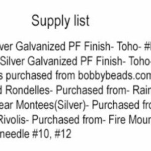 Peut inclure: Liste de fournitures pour un projet de fabrication de bijoux. Elle comprend 14 grammes de perles Toho argent&eacute;es galvanis&eacute;es PF finition 11/0, 2,5 grammes de perles Toho argent&eacute;es galvanis&eacute;es PF finition 15/0, 129 rondelles rouge fonc&eacute; 3x2, 108 montees transparentes en cristal de 3 mm, 4 rivoli rouge Siam de 14 mm, du fil Fireline transparent de 6 lb et 1 aiguille taille 10 et 1 aiguille taille 12.