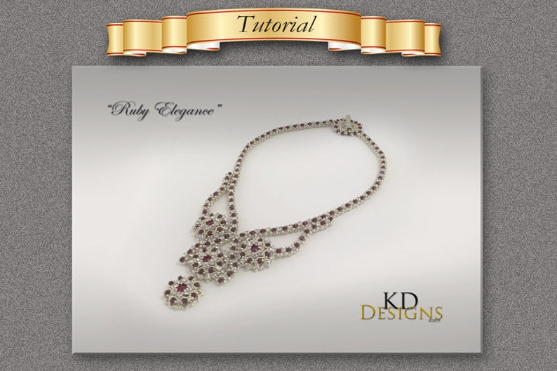 Peut inclure: Un collier argent&eacute; &agrave; double rang avec des accents de cristal rouge. Le collier s'appelle "Ruby Elegance" et est un design de bijoux de KD Designs.