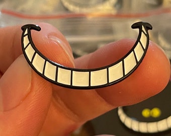 Alice im Wunderland inspiriert I'm Not All There Myself Grinsekatze Lächeln Emaille Pin