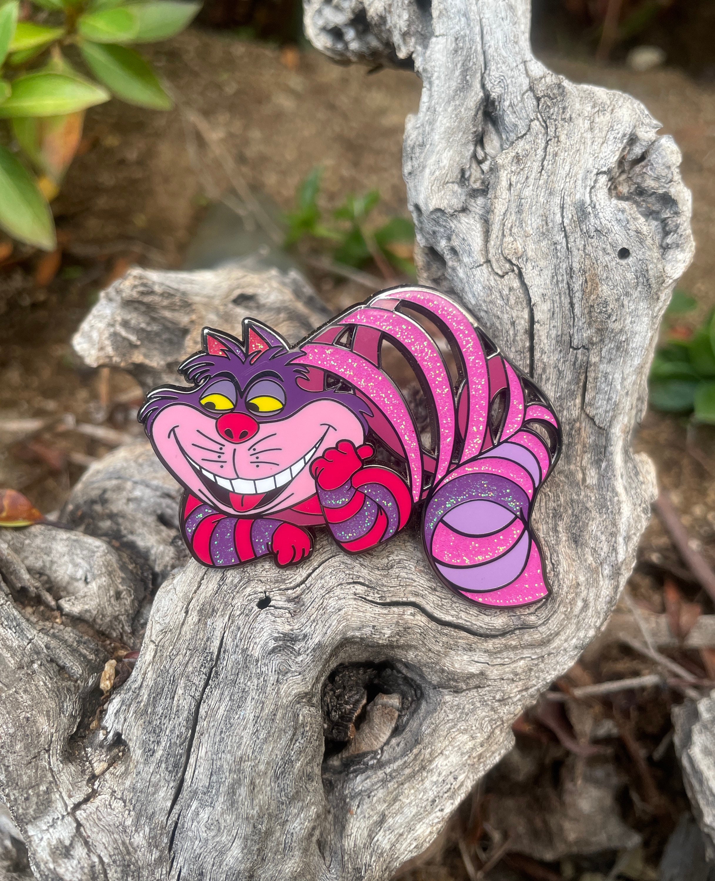 チェシャ猫のピン：不思議の国のアリス グリッターハードエナメルピン