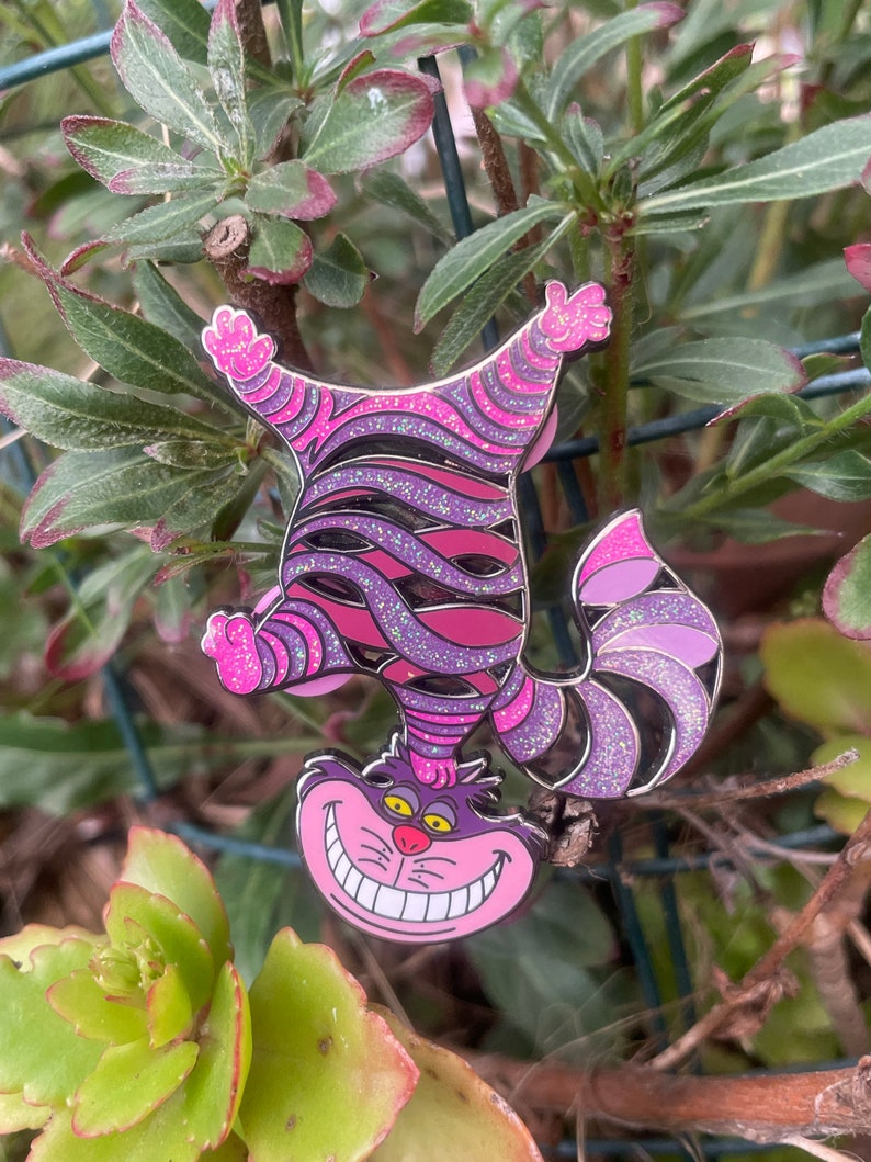 Alice in Wonderland's Cheshire Cat Head Stand Pin Hard Enamel/Glitter Variant image 2