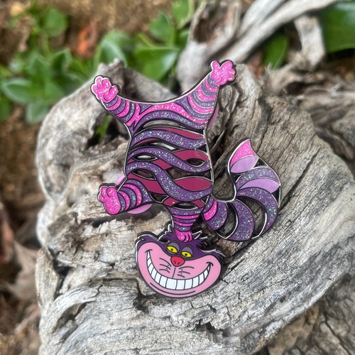 Alice in Wonderland's Cheshire Cat Head Stand Pin (Hard Enamel/Glitter Variant)