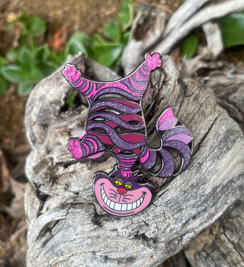 Alice in Wonderland's Cheshire Cat Head Stand Pin Hard Enamel/Glitter Variant image 1