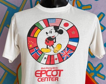 90s Disney World Epcot Center Flags Print T-Shirt. Single Stitch. Made in USA - Size Medium 19.75" x 26.25"