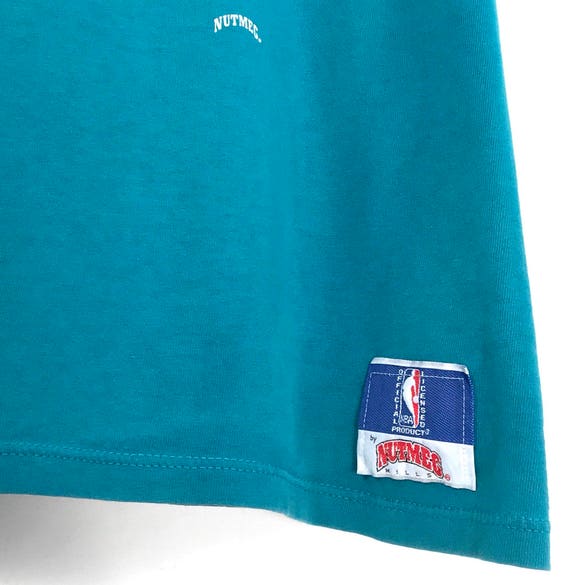 90 s Charlotte Hornets T-Shirt de basket-ball NBA. Vert moulins vintage des années 90 moulins Vert muscade Double face verso impression Charlottle Hornet Frelon Logo Tee. 0f5d84 90 s Charlotte Hornets T-Shirt de basket-ball NBA. Vert moulins vintage des années 90 moulins Vert muscade Double face verso impression Charlottle Hornet Frelon Logo Tee. 0f5d84