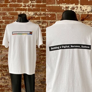 90er Jahre Business Konferenz Tee T-Shirt. Vintage 1998 Aufbau eines Digital_Nervous_System MicroSoft Windows 98 T-Shirt - L 22 &quot;x 29,5&quot;