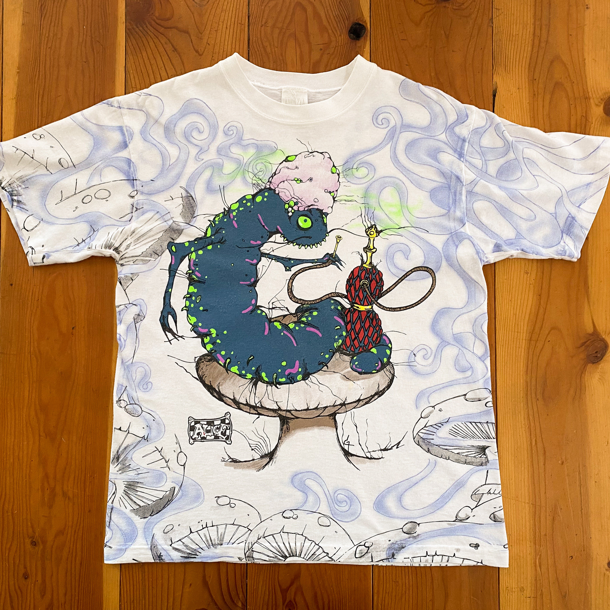 90'S VINTAGE ALICE IN WONDERLAND Tシャツ XL 90s Andazia Alice in Wonderland Caterpillar T-shirt. Vintage